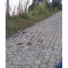 Solicitan arreglo de vía tras daño en tubería en vereda de Manizales