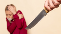 Amenazó a la mamá y a policías con un machete en El Caribe (Manizales)