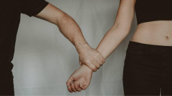 La apuñaló, no la auxilió y le pidió el celular para mirar con quién hablaba, en Manizales