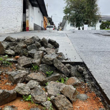 Escombros de obras de Empocaldas todavía obstruyen vía en Anserma 