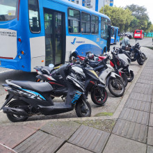 En Manizales sacaron el vehículo que permanecía en bahía, pero ahora la ocupan motos