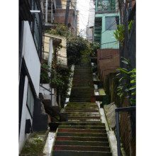 Escalas empinadas son un peligro en Malabar (Manizales): residentes piden solución