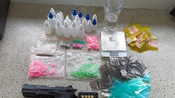 Hacían maniobras peligrosas en el carro y les hallaron una carga de drogas sintéticas