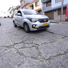Siguen creciendo las grietas en vía al barrio El Campín de Manizales