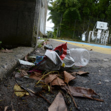 Cancha y poste se convirtieron en canecas de basura en Chipre y Palermo (Manizales)
