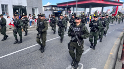 2 mil uniformados participan del desfile del 20 de Julio en Manizales