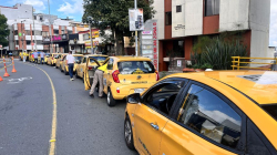 Así avanza el paro de taxistas en Manizales: se movilizan sin generar bloqueos