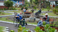 ¿Cómo se reparte la plata por la estampilla pro adulto mayor en municipios de Caldas?