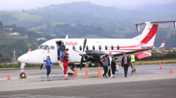 Manizales - Medellín: revive la ruta aérea, aterrizó el primer vuelo comercial 