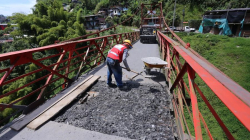 Intervienen hueco en el Puente Olivares de Manizales: tome vías alternas