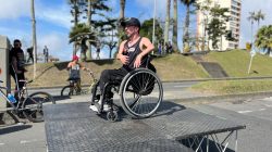 Las clases son al ritmo de la silla de ruedas de José Darío en la recrevía de Manizales 