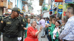 La fiesta de 15 la vivieron décadas después 140 adultas mayores de Neira (Caldas)