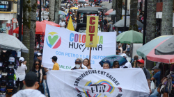 En Manizales se tomaron la carrera 23 para defender al presidente Gustavo Petro    