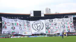 Once Caldas: la historia del tifo con el que la Banda del Eje homenajeó a sus 56 parches