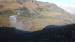 Incendio forestal cerca del PNN Los Nevados: socorristas intentan extinguirlo
