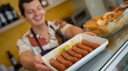 El man de los chorizos: de abogado en Manizales a emprendedor en París