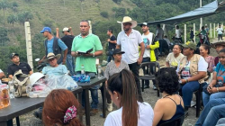 Vía Manizales - Medellín: mineros y Gobierno nacional revisan acuerdos para levantar paro