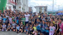 Los niños dieron el pitazo inicial de las Fiestas del Corcho en Neira (Caldas)