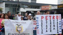 Oposición del Gobierno Petro sale a las calles en Manizales: así avanza la marcha