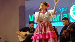Los niños le cantan a Campo Elías Vargas, en su festival en Villamaría (Caldas)