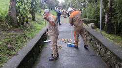 Internos de la cárcel de Manizales se armaron de escobas para asear Los Colonizadores 