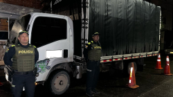 Video: recuperan camión con productos perecederos hurtado en vía entre Risaralda y Chocó