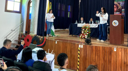 La clase de política fue con María F. Cabal ante 300 estudiantes de Caldas y Cundinamarca