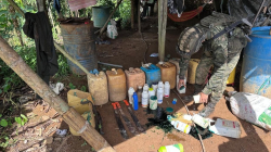 Ejército desmantela laboratorio de pasta base de coca del Clan del Golfo, en límites entre Caldas y Antioquia