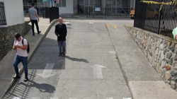 Indignación por muerte de paciente que rodó por escalas en Manizales: entrada a urgencias estaba bloqueada