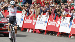 Vuelta a España: Juan Ayuso se redime con la conquista de Cerler, Traeen conserva la camiseta roja