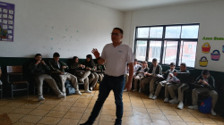 Estudiantes de Villamaría fortalecen su salud mental con la visita de Confa y su equipo de psicólogos