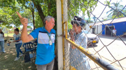 Darío Alonso, el hombre que ha entregado 33 años de su vida al cuidado de un colegio del oriente de Caldas