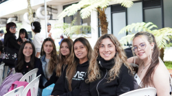 400 estudiantes, egresados y profesores de esta universidad de Manizales se reunieron para celebrar sus logros