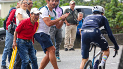 La etapa reina del Clásico RCN dejó afuera en Manizales a 21 corredores, unos por límite, otros por remolcar