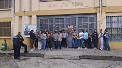 Sin acuerdos: a este colegio de Caldas le cambian el rector y los estudiantes salen a paro indefinido 