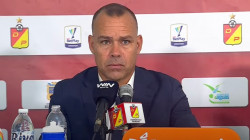 Técnico del Deportivo Pereira defendió a su hinchada tras crítica de periodista: “No te escudes en la gente”