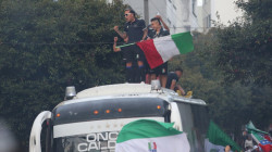 No es de ahora: la fiesta en el bus de camino al Palogrande, ritual del Once Caldas y sus hinchas todo el año