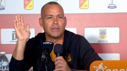 “Preferiría que se quedaran en la casa”: técnico del Pereira arremete contra periodista por cuestionarlo 