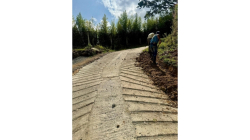 Construyen 300 metros de placa huella en municipio turístico del Eje Cafetero: comunidad beneficiada aportó