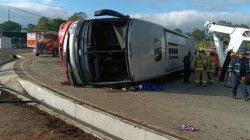 Bus se volcó en una glorieta: tres muertos, entre ellos dos músicos que tenían un concierto en Manizales