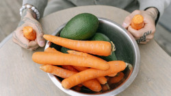 Alimentos clave para cuidar su salud visual: consejos de una nutricionista