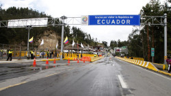 Colombia asegura que el Puente Internacional Rumichaca sigue abierto pese a decisión de Ecuador
