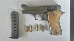 Riña en Manizales: Policía detiene a dos hombres por enfrentamiento con machete y pistola