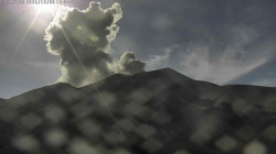 Volcán Puracé de Colombia emite columna de ceniza de 700 metros y sigue en alerta naranja