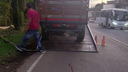 Camioneta que daba reversa arrolló a adulto mayor en Caldas: el señor falleció