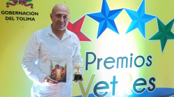 Caldense triunfa en premio nacional con su libro sobre sus memorias como Policía 