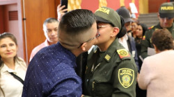 Video: A Ángela, policía recién graduada en Manizales, le pidieron la matrimonio con todas las de la ley