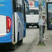 Los buses no están parando en los sardineles