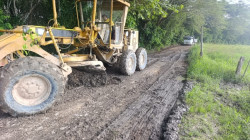 Secretaría de Infraestructura de Caldas destaca el despeje de vías, en Petaqueros persiste el cierre nocturno