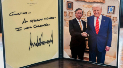Trump dice a Petro en una tarjeta que fue un "gran honor" conocerlo y que ama a Colombia